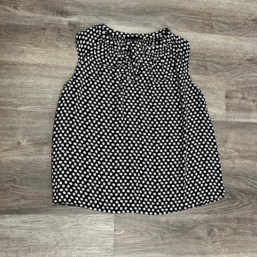 Banana Republic Lightweight Summer Black and White Tank Top V Neck Size Small